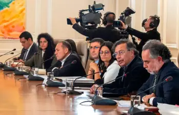 El presidente paró sus movimientos en el gabinete mientras que regresaba al país desde Japón. FOTO: Presidencia