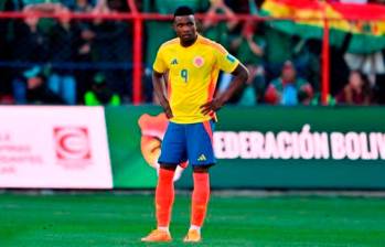 El delantero colombiano Jhon Córdoba tuvo varias opciones de gol en los partidos que perdió la Selección Colombia que de haberse concretado hubieran cambiado la historia. FOTO: AFP