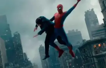 La nueva película de Spider-Man explora los desafíos personales de Peter Parker mientras enfrenta una etapa completamente distinta de su vida como héroe. FOTO: Sony Pictures.