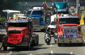 La Asociación Colombiana de Camioneros (ACC) denuncia la congelación del programa de modernización del parque automotor, financiado por los propios transportistas, y exige respuestas sobre el destino de los fondos. FOTO: Camilo Suárez.