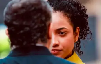 La primera vez que el país la conoció, Juliana Guerrero sonreía nerviosamente hacia la cámara. El presidente Gustavo Petro la presentó en vivo, durante un consejo de ministros, y la describió como una joven rebelde. FOTO: REDES SOCIALES