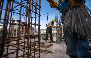 El exceso de producción de acero en China ha generado una sobreoferta estimada en 200 millones de toneladas, que, al no poder ser absorbida por su mercado interno, se redirige hacia países latinoamericanos como Colombia. Foto: Archivo Carlos Velásquez