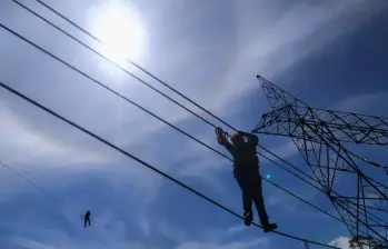 De acuerdo con datos de XM, hay un deterioro progresivo en la relación entre la energía firme y la demanda, lo que implica que Colombia podría no contar con suficiente energía para abastecer a los usuarios en escenarios de alta exigencia. Foto: Esneyder Gutiérrez