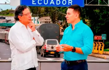 Los gobiernos de Colombia de Gustavo Petro (izq.) y de Ecuador de Daniel Noboa han sostenido buena parte de este año una guerra arancelaria. FOTO AFP y Presidencia