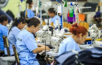 El Decreto 1197 promete aliviar costos y apoyar la reindustrialización, pero para quienes miran al mercado estadounidense, el riesgo es real: usar hilados más baratos hoy puede significar pagar aranceles más altos mañana. FOTO: Camilo Suárez.