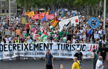 Ciudadanos en Barcelona ya no quieren “turismo masivo” y protestaron en su contra. FOTO: AFP.