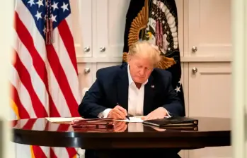 Trump arremetió contra la Unión Europea porque dice que obliga a las farmacéuticas a bajar sus costos en su territorio. FOTO AFP