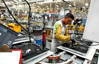 La economía colombiana cerró diciembre con señales de recuperación, según el ISE, que creció 1,7% anual y 1,5% ajustado frente a 2024 oficial. FOTO: El Colombiano.