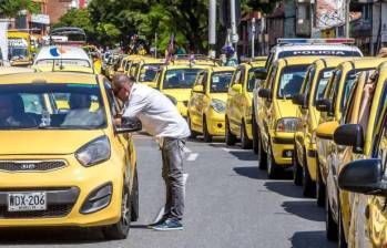 El gobierno nacional anunció el comienzo oficial del proceso de compensación de combustible para conductores de taxi. FOTO: Archivo EL COLOMBIANO