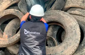 Aparte del aceite reciclado, la gente puede llevar llantas que ya no sirven y otros elementos de reciclaje. FOTO: CORTESÍA