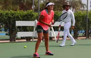 Gabe Jaramillo, en un entrenamiento con Camila Osorio en Estados Unidos. FOTO cortesía 