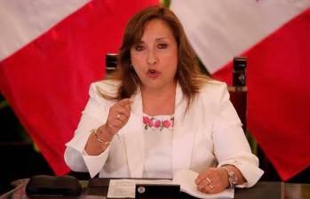 A la presidenta peruana Dina Boluarte se le suma un nuevo escándalo después de las acusaciones por presunto enriquecimiento ilícito a raíz de unos relojes Rolex y la matanza de 50 civiles en la represión a las protestas cuando asumió el poder en 2022. FOTO: Getty