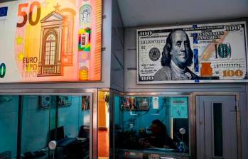 El dólar sigue por debajo de los $4.200 en Colombia. FOTO MANUEL SALDARRIAGA. 