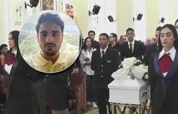 A las 2:30 p.m. el féretro en el que reposa el cuerpo de Mateo Pérez Rueda entró a la Basílica Menor Nuestra Señora de las Mercedes para sus exequias. Fotos: transmisión de la exequias y cortesía.