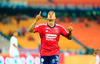 Diego Moreno celebra el tanto con el que el Poderoso le va ganando a Alianza, en el Atanasio Girardot. FOTO CAMILO SUÁREZ 