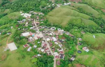 El ejército hace presencia en el corregimiento Raudal Viejo, pero también lo señalan de poner en riesgo a la comunidad con sus respuestas. FOTO: EJÉRCITO