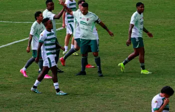 Fredy Guarín, exjugador del Envigado, una de las figuras que asistió a la cita en el Polideportivo Sur. Foto Manuel Saldarriaga