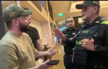 El presunto agresor fue detenido por la Policía en un centro comercial del Medellín. FOTO: Cortesía