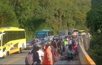 Dos muertos en choque de motos en la vía Manizales–Medellín 