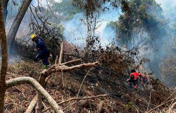 Solo este viernes los organismos de socorro de Medellín han atendido seis incendios. FOTO: CORTESÍA DAGRD