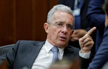 Sobre el expresidente Álvaro Uribe pesa una imputación por los delitos de fraude procesal y soborno a testigos. Él siempre ha insistido en su inocencia. FOTO Colprensa