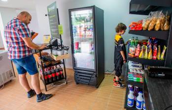 Los minimercados Cerkatti ofrecen una variedad de productos básicos para el hogar en 30 unidades residenciales. FOTO Esneyder Gutiérrez 