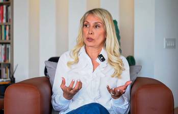 Karen Santos durante la entrevista en la que relató los episodios de violencia y las amenazas que, asegura, vivió durante su matrimonio con Ricardo Leyva. FOTO: Captura de video