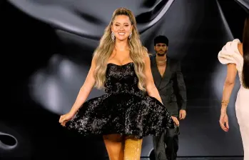 La modelo compartió su paso por la pasarela de la Semana de la Moda en París. FOTO: Tomada de @danielaalvareztv