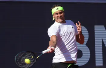 Alexander Zverev perdió la primera ronda tras cinco sets contra el francés Arthur Rinderknech en Wimbledon. Imagen tomada de Agencia Xinhua. 