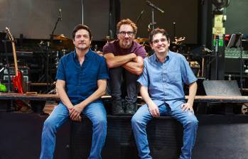 De izquierda a derecha, Luis Fernando Moreno, Felipe Martínez y Eduardo Maya. Ellos son los fundadores de Trilogía, un bar ya tradicional en la ciudad dedicado al rock y otros géneros. FOTO: Manuel Saldarriaga