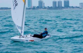 Simón Gómez es el primer colombiano en salir Campeón Mundial de Sunfish. Foto: tomada de redes @ortizsimongomez.