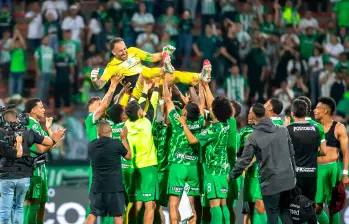 El arquero David Ospina, de 37 años, fue vitoreado por los hinchas después del partido contra Tolima. Foto: Juan Antonio Sánchez