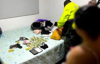 Armas y dosis de droga fueron incautadas en los operativos. FOTO: CORTESÍA POLICÍA