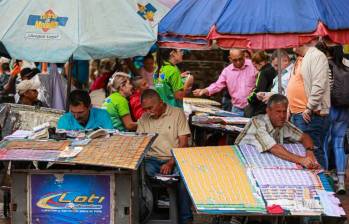 La informalidad estaría absorbiendo la mayor parte de los nuevos empleos generados en Medellín y el Valle de Aburrá, según el informe. FOTO: MANUEL SALDARRIAGA