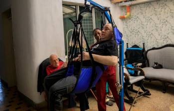 La grúa, cuyo costo fue de $5 millones, pudo adquirirse gracias a una recolecta que hizo la Fundación Un Viejo Favor. FOTO Camilo Suárez