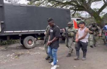 El momento de captura de alias Yeison TX, una pieza fundamental de las milicias urbanas del ELN. FOTO: Captura de pantalla