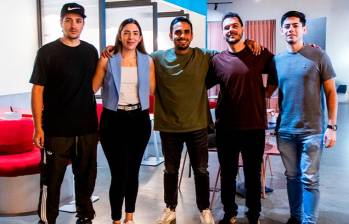De izquierda a derecha: Anderson Mejía, Paola Tobón, Juan Simón Salazar, Felipe Echeverri y César López. Foto: Julio César Herrera. 