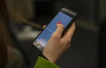 Parasocial refleja la forma en que las personas construyen vínculos emocionales con quienes solo conocen a través de una pantalla. FOTO: Getty 