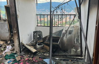 La mitad de la vivienda de la familia quedó destruida por el incendio provocado por una fuga de gas. Foto: tomada de redes sociales.