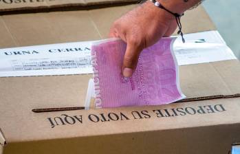 En Colombia los mayores de 18 años son quienes pueden votar. De acuerdo con el censo electoral, son más mujeres que hombres las que pueden ejercer su derecho. FOTO: Juan Antonio Sánchez