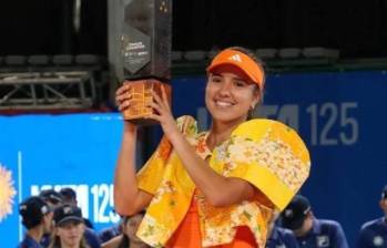 Con este título, María Camila Osorio ascendió del puesto 84 al 80 del ranking mundial de la WTA, asegurando su permanencia en el Top 100 del circuito femenino. FOTO: MinDeportes.