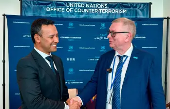 El ministro de Defensa, Pedro Sánchez, y Alexandre Zouev, secretario General Adjunto de la Oficina de la ONU contra el Terrorismo. FOTO: CORTESÍA DE MINDEFENSA.