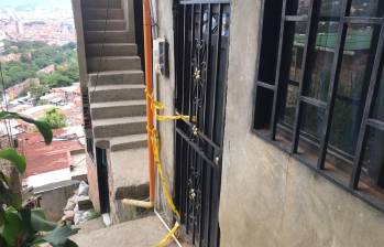 Dentro de esta vivienda del barrio La Libertad, en la comuna 8 (Villa Hermosa), ocurrió la discusión y posterior asesinato de Juliana Giraldo Zuluaga, una pereirana de 18 años. FOTO: LAURA ROSA JIMÉNEZ VALENCIA