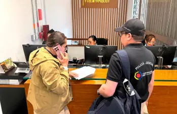 Equipo de la Unidad de Reacción Inmediata de la Contraloría inició labores de verificación y recaudo de información en el Ministerio de Hacienda. FOTO CORTESÍA