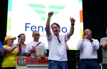 Andrés Restrepo, conocido como “Don Andrés”, ganó el concurso Tendero Líder 2026 por su trayectoria como comerciante y creador de contenido digital. FOTO FENALCO