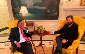 Presidente Petro finalmente si se encontró con Gabriel Boric. FOTO: Cancillería
