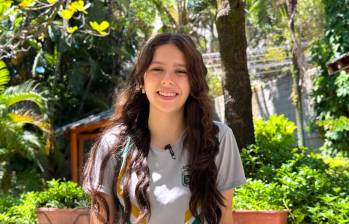 María José Patiño Medina, estudiante de grado décimo de la Institución Educativa Lucrecio Jaramillo Vélez, viajará a Estados Unidos en 2027 para una experiencia académica vinculada a la NASA. FOTO cortesía Alcaldía de Medellín