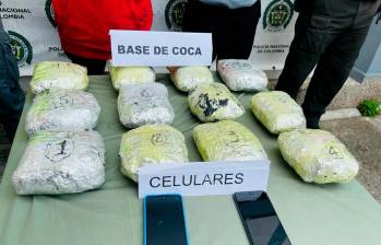 Estos son los envoltorios con los 13 kilos de base de coca, que iban en la caleta del bus. FOTO: CORTESÍA.
