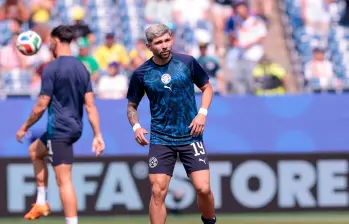 El delantero paraguayo Julio Enciso, recordado por ser esposo de una colombiana, es una de las figuras de Paraguay en Norteamérica 2026. Foto: tomada del x de @LaAlbirroja