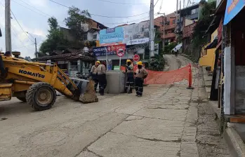 El avance de las obras del acueducto de Pueblo Viejo está en el 21%, según la Contraloría. Desde la Alcaldía de La Estrella aseguraron que avanzan en cuatro frentes de trabajo. FOTO: CRISTIAN VÁSQUEZ